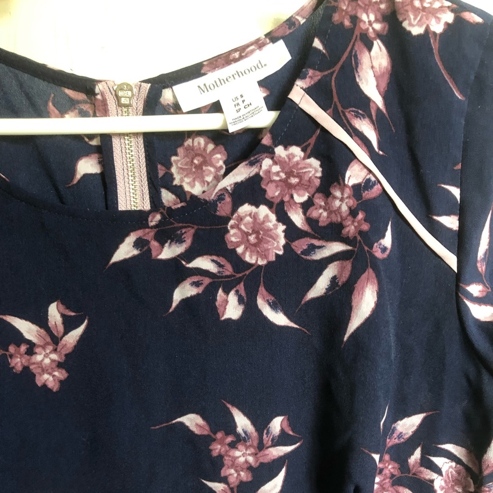 Motherhood maternity tip size small